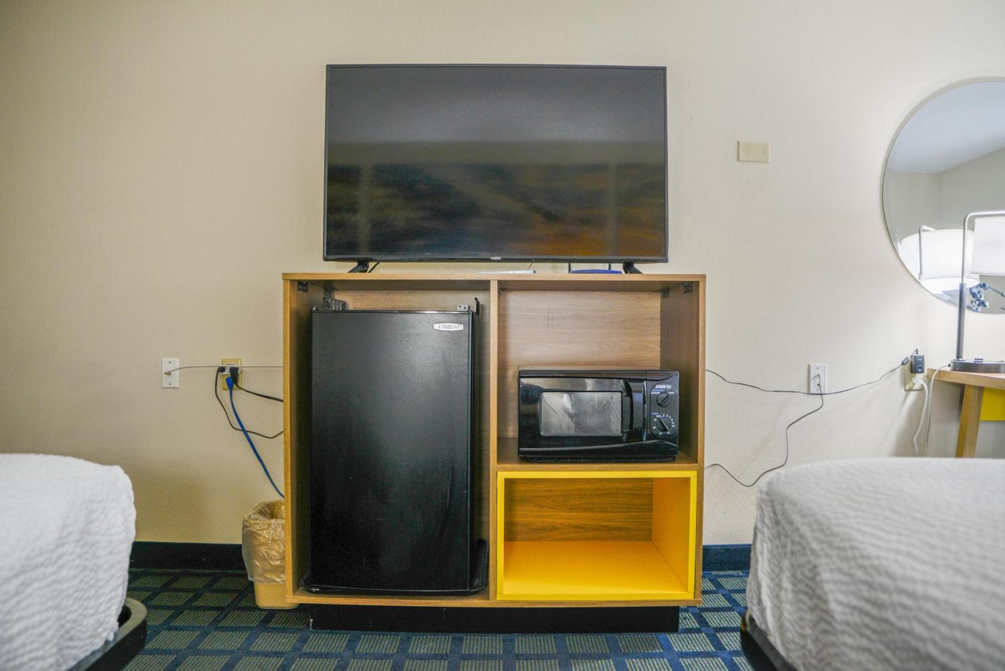 Days Inn By Wyndham Mount Vernon Buitenkant foto