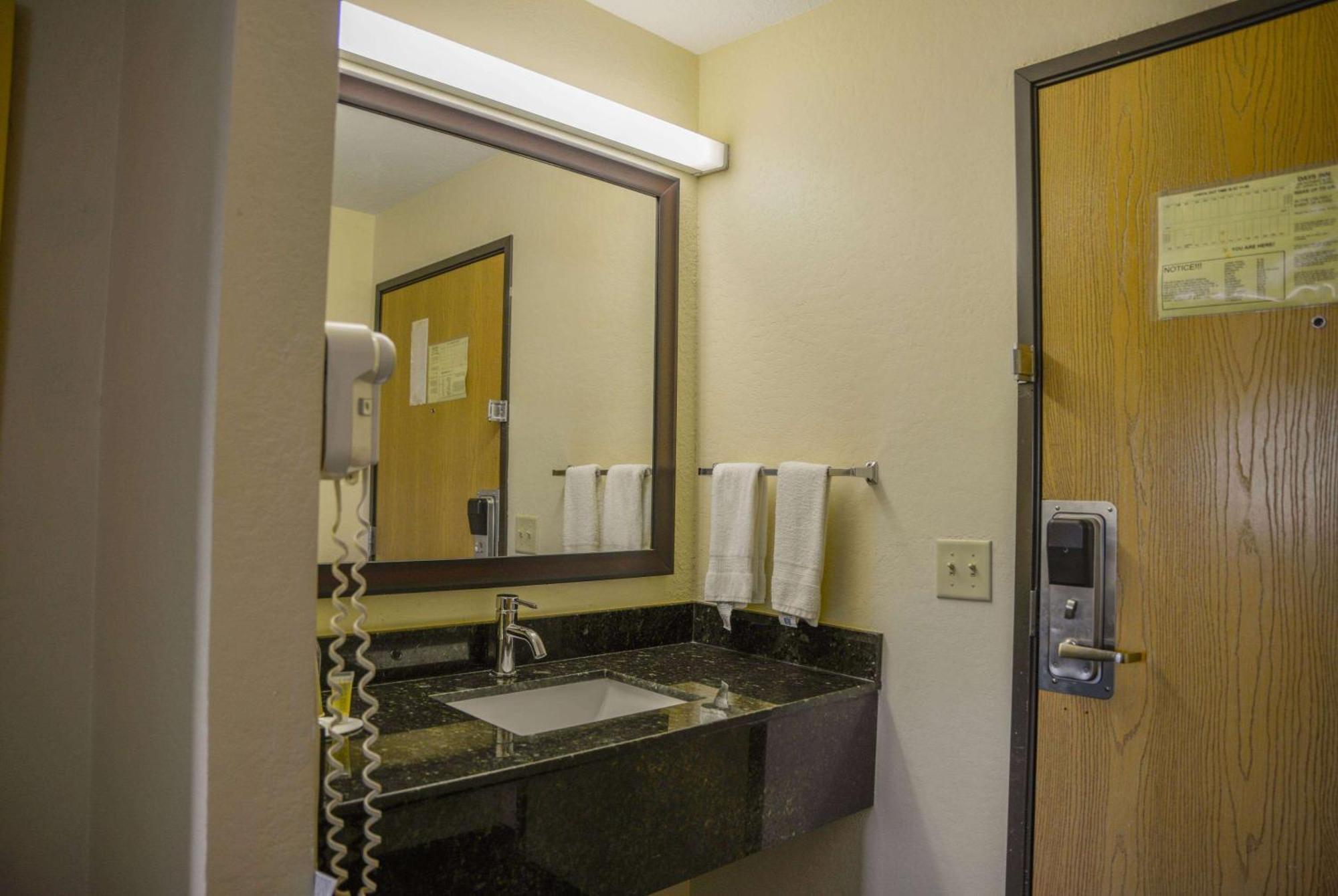 Days Inn By Wyndham Mount Vernon Buitenkant foto